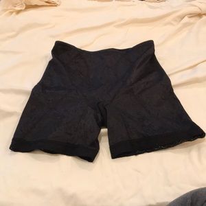 Flexees shape wear shorts NWOT